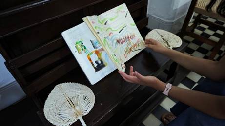 Afbeelding met persoon, overdekt, kleding, kunst
Door AI gegenereerde inhoud is mogelijk onjuist.