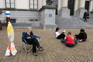 Ellen RodenbergPerformative Reading Club (Pum van de Koppel, Tingyi Jiang, Miche O�higgins Theilmann)