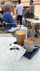 Afbeelding met koffie, drank, persoon, voedsel

Door AI gegenereerde inhoud is mogelijk onjuist.