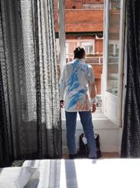 Afbeelding met kleding, gebouw, jeans, persoon

Door AI gegenereerde inhoud is mogelijk onjuist.