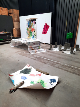 Afbeelding met Container, tekst, grond, muur

Door AI gegenereerde inhoud is mogelijk onjuist.